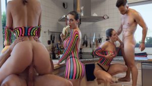 My roommate was eating a banana in the kitchen … I should not walk with her mouth