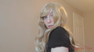 The step-mother accidentally falls on my dick while she cleanses around me